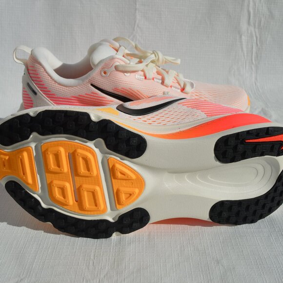 Nike Women's Vomero 18 Size W 7 and M 5.5 (New) - Picture 10 of 13